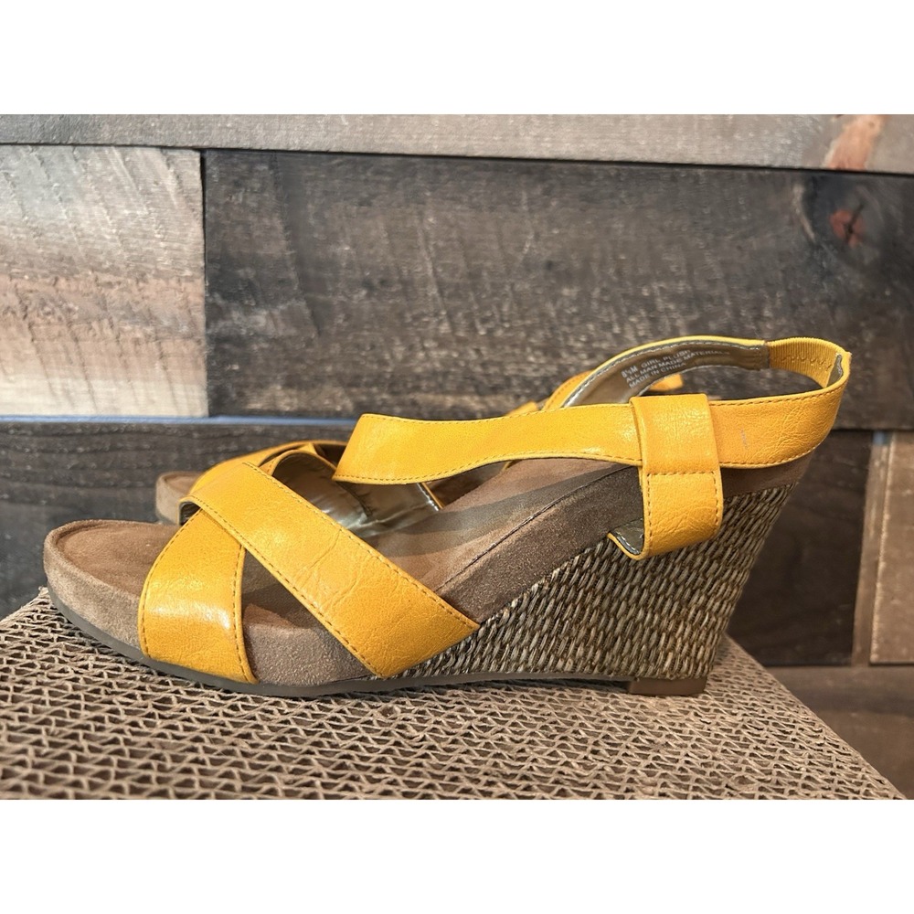 Aerology Girl Plush Yellow Wedge Sandals NEW‎ Size 8.5